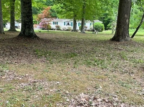 338 Turks Ferry Rd, Saluda, VA 23149