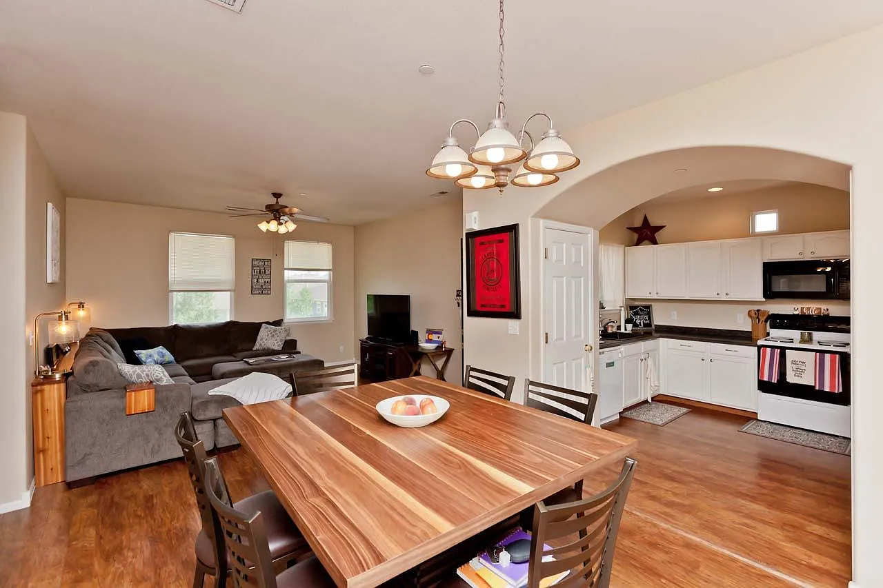2485 Fountainhead Blvd — Photo 4