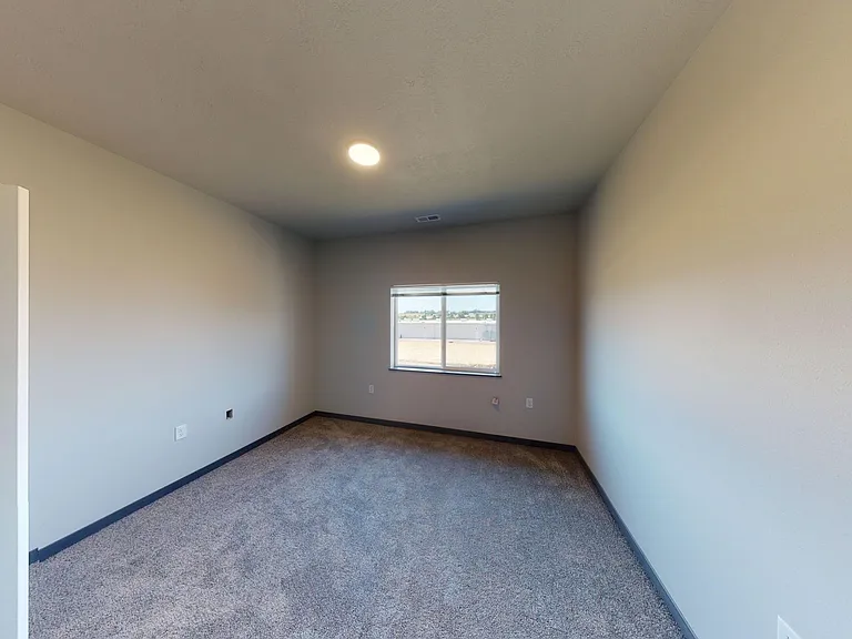 5800 Sunnybrook Plz — Photo 32