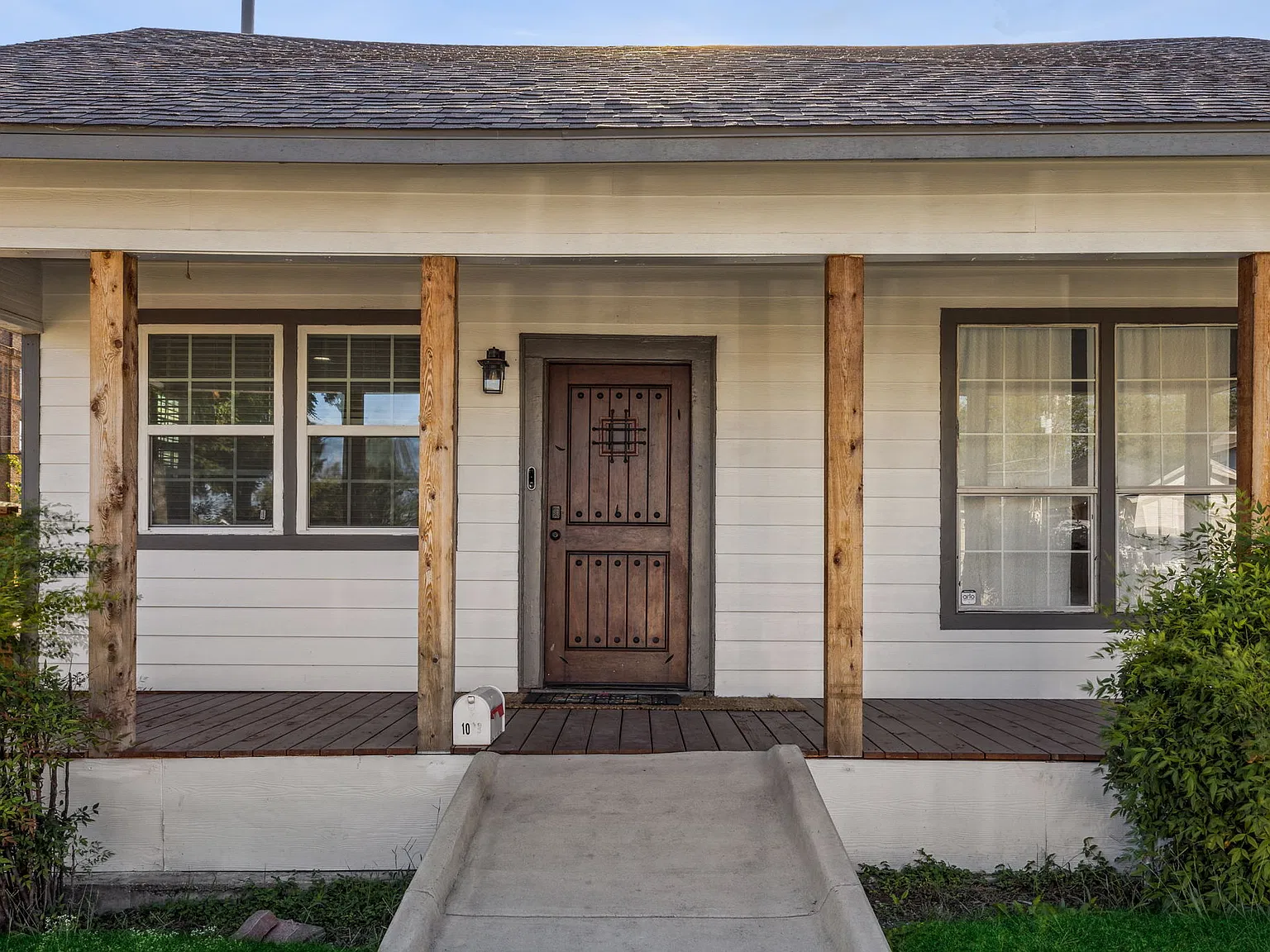 2 bed, 750 sqft, $2,000 — Photo 1