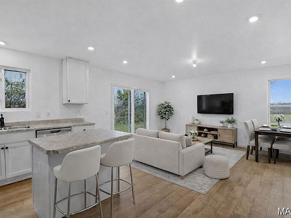 4th image of 307 Newbridge Way