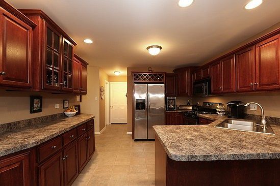 4th image of 9227 W Earls Ct