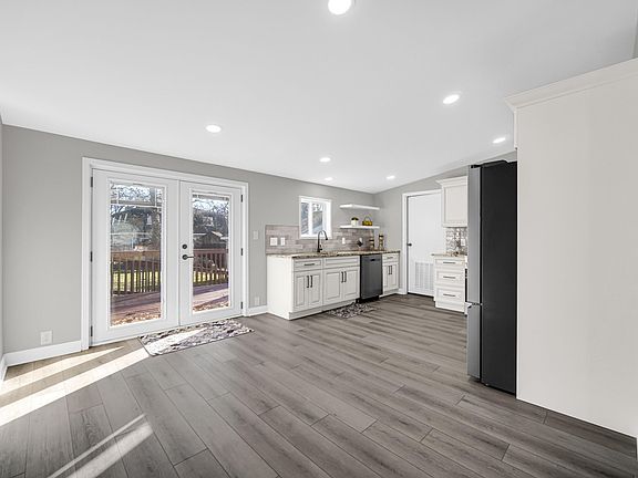 5th image of 14717 Lee St