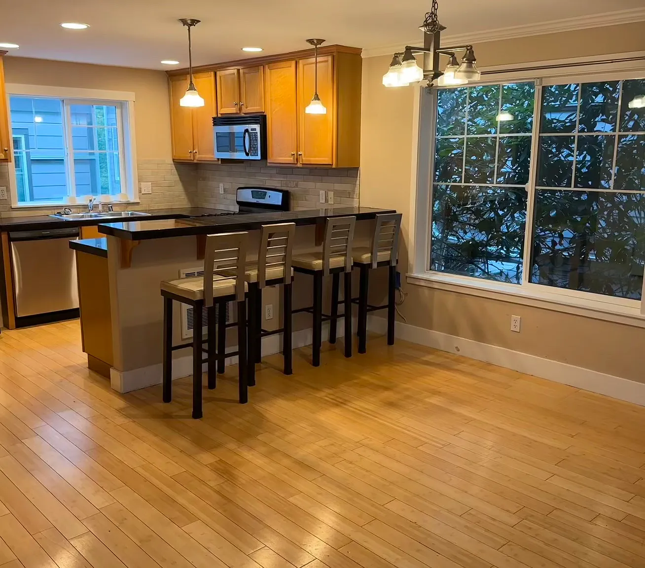 3 bed, 1346 sqft, $3,600 — Photo 1