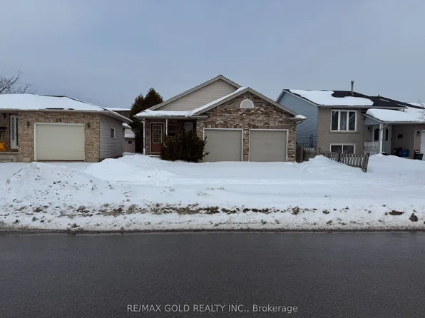 24 Eastwood Dr, Welland, ON L3C 6W4