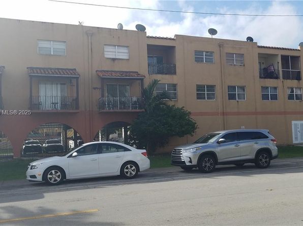 1300 W 53rd St APT 38, Hialeah, FL 33012