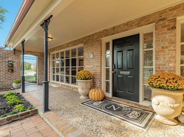 18 Adler Cir, Galveston, TX 77551