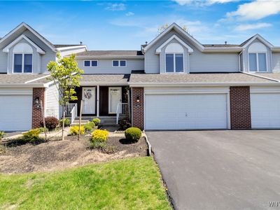5389 Village Station Cir, Williamsville, NY, 14221