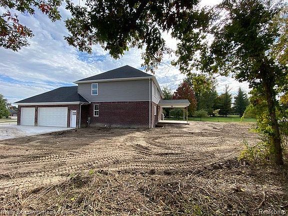 2nd image of 205 Golfview Ct