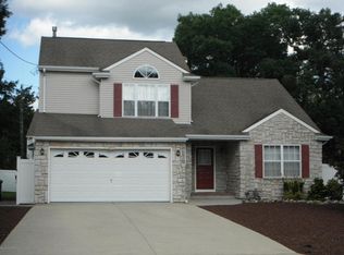 293 Mermaid Dr, Manahawkin, NJ 08050