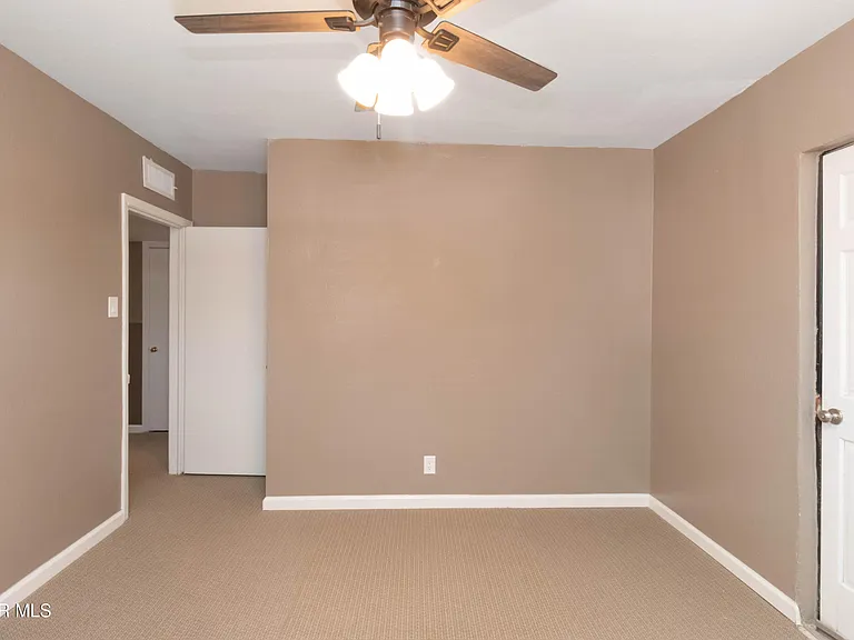 321 Walsh Ln — Photo 28