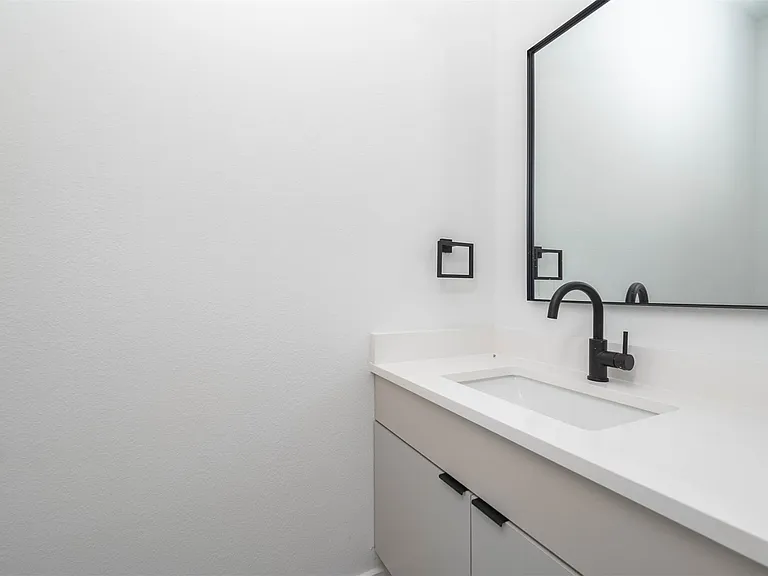313 N Nagle St — Photo 22