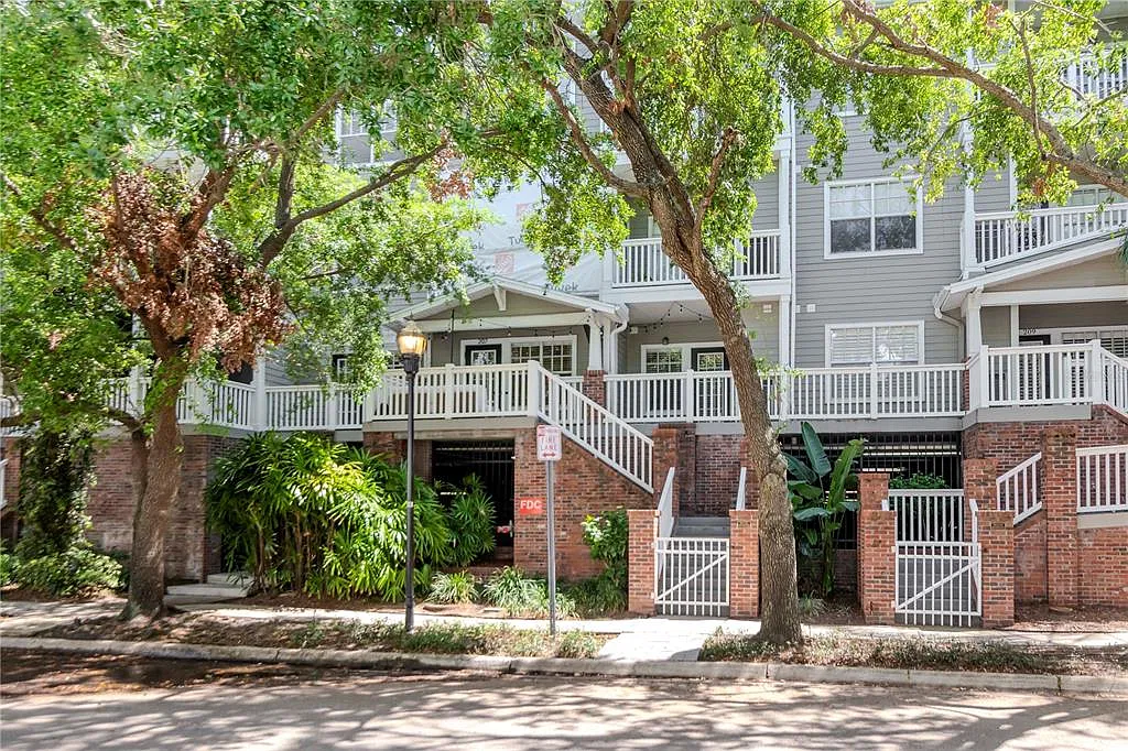 2 bed, 2.0 bath, 1059 sqft, $4,900 — Photo 1