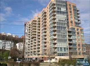 807 Hudson Park #807, Edgewater, NJ 07020
