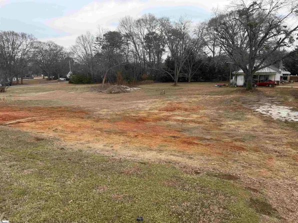 712 N Main St, Greer, SC 29651