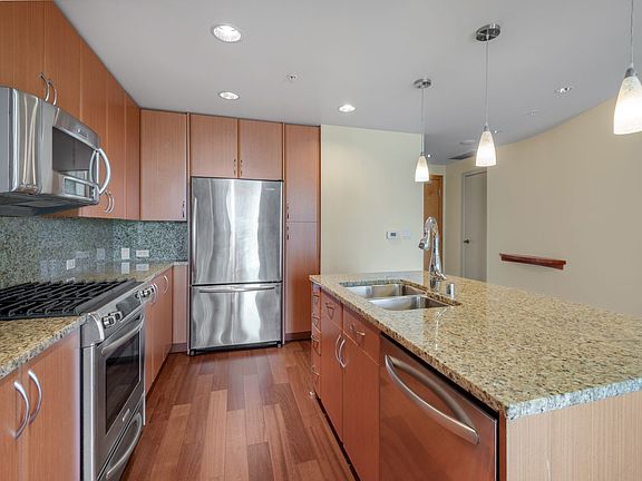 4th image of 10610 NE 9th Pl Unit 908
