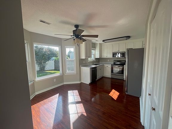 4th image of 234 River Oaks Dr