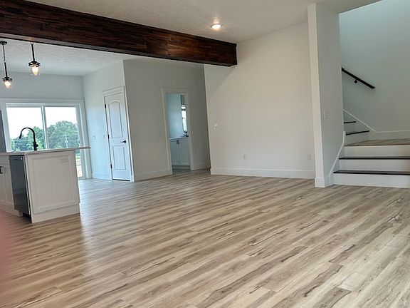 4th image of 47 Viola Way #34