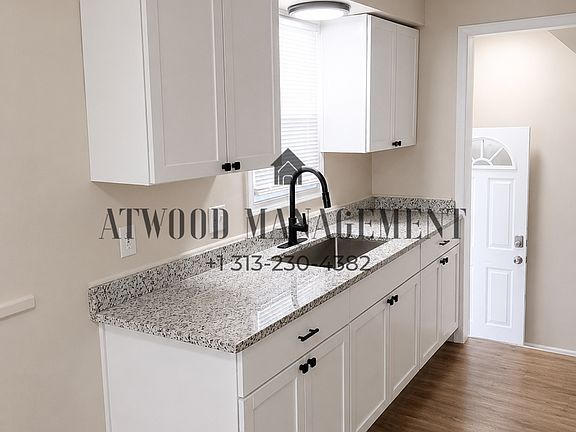 4th image of 19440 Rutherford St