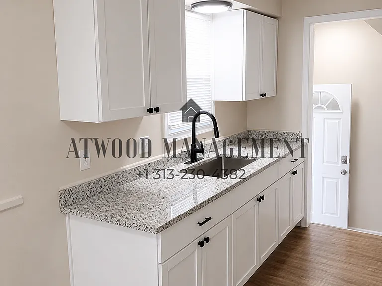 19440 Rutherford St — Photo 4