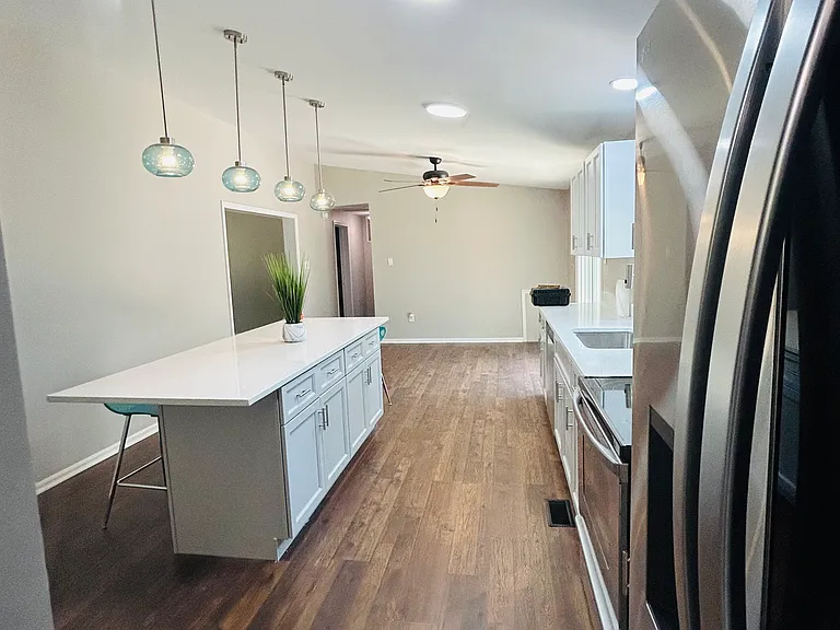 525 Clubhouse Dr — Photo 9