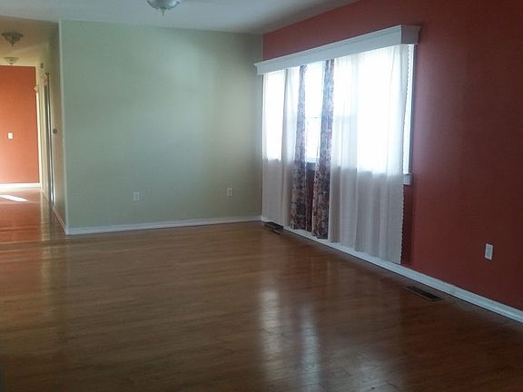 2nd image of 2523 Valley Ave