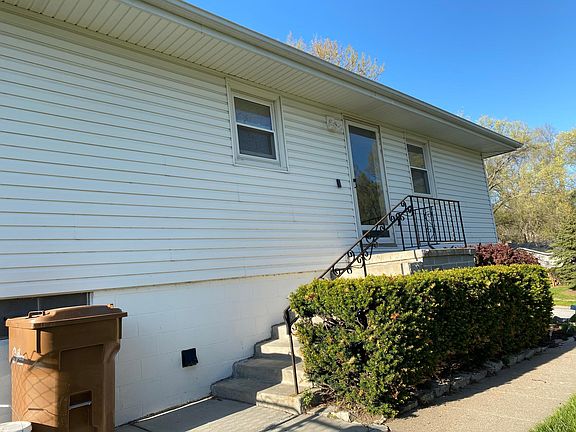 2nd image of 8102 Sarpy Ave