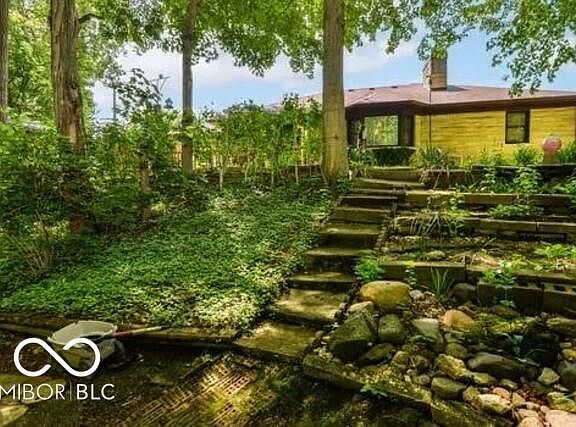 4th image of 632 Vestal Ln