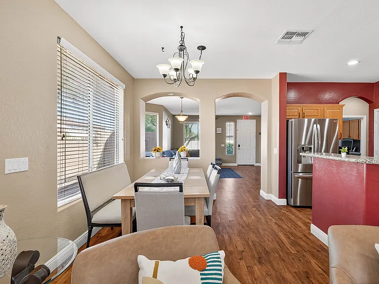2433 W Ellis St — Photo 60