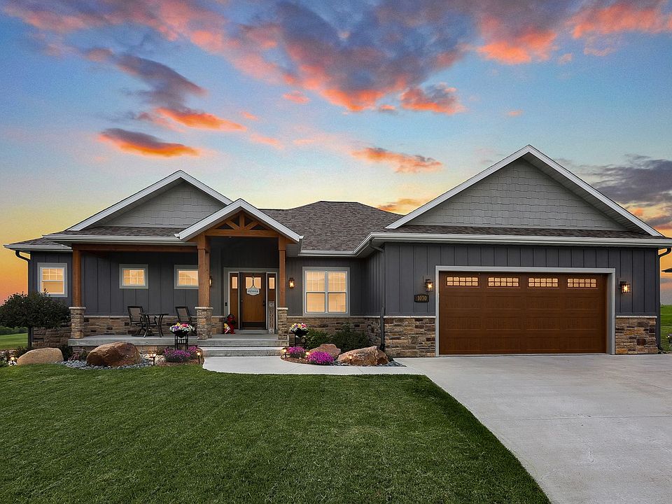 1st image of 1030 Lakeview Dr