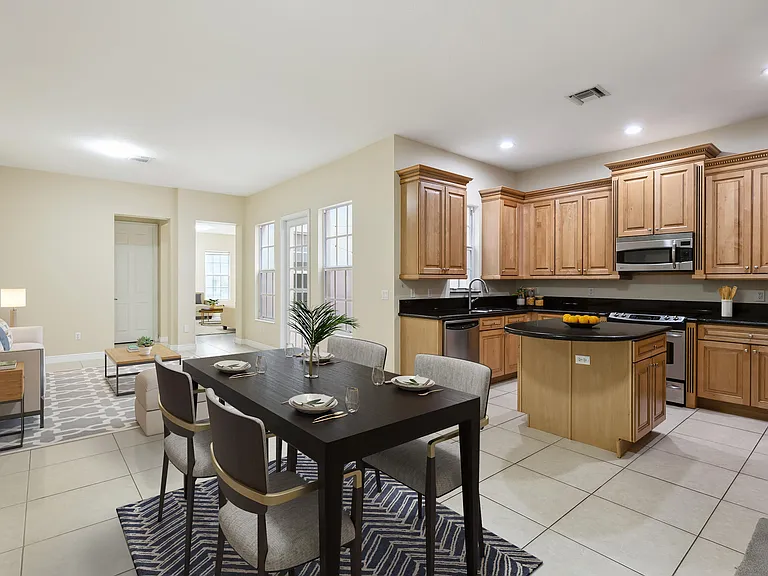 810 NW 83rd Ln — Photo 9