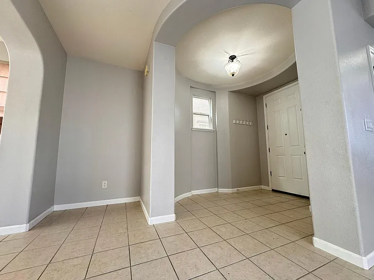 2451 Hanson Dr — Photo 4