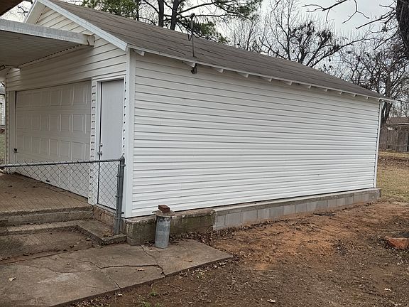 5th image of 910 S 6th St