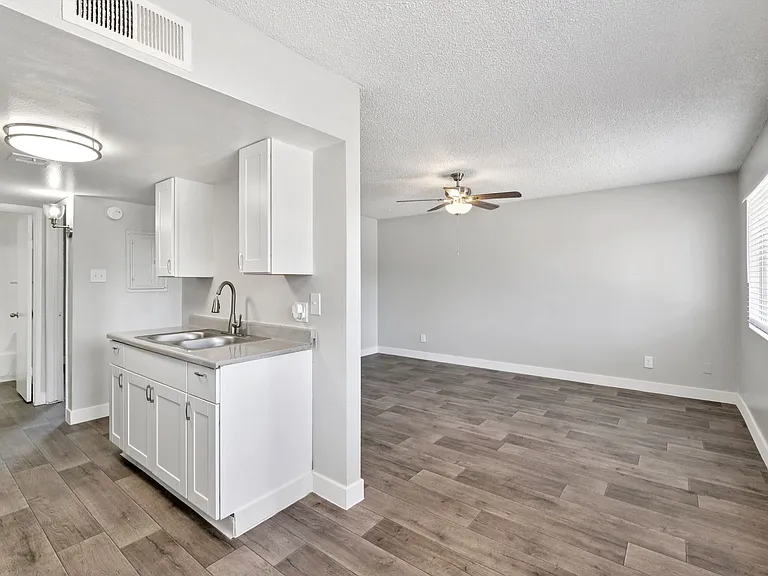 Mariposa Flats — Photo 39