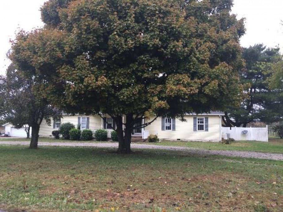 1st image of 944 Smiths Grove Oakland Rd