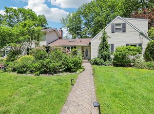 1 Meadowood Path, New Rochelle, NY 10804
