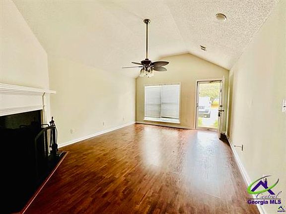 4th image of 132 Somerset Dr