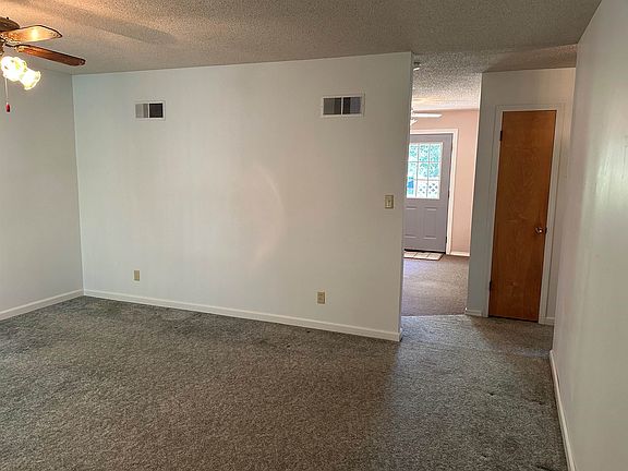 4th image of 2110 Canterbury Dr