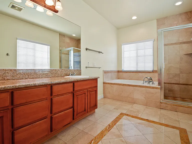 1160 E Grand Ave — Photo 25