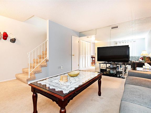 4th image of 4210 Eiffel Dr
