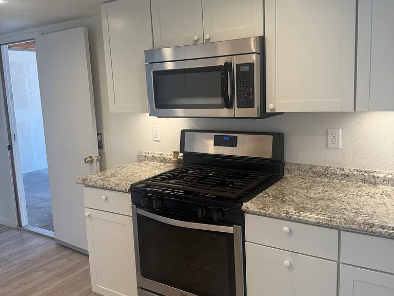 1820 Marigold Ln — Photo 8