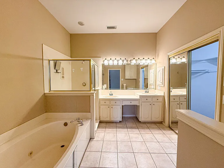 8902 Bayshore Ln — Photo 11