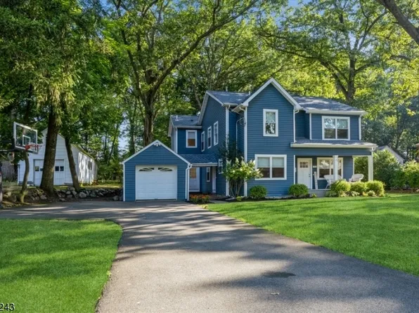 72 W Summit Ave, Midland Park Boro, NJ 07432