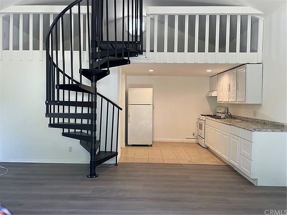 5th image of 5820B Calvin Ave