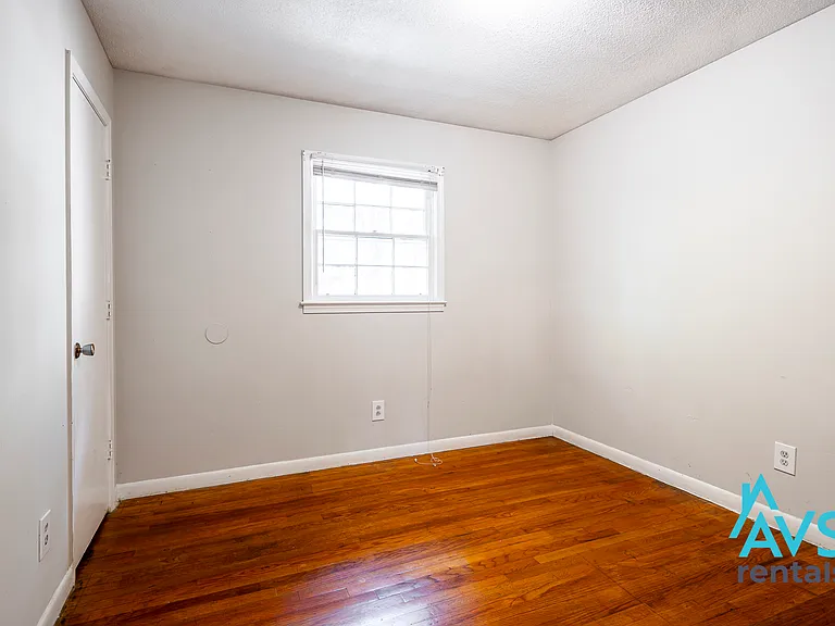 908 Woodale Cir — Photo 12