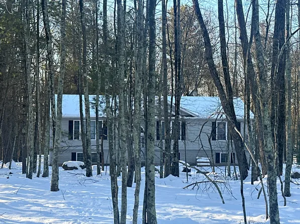 130 Magnolia Ln, Milford, PA 18337