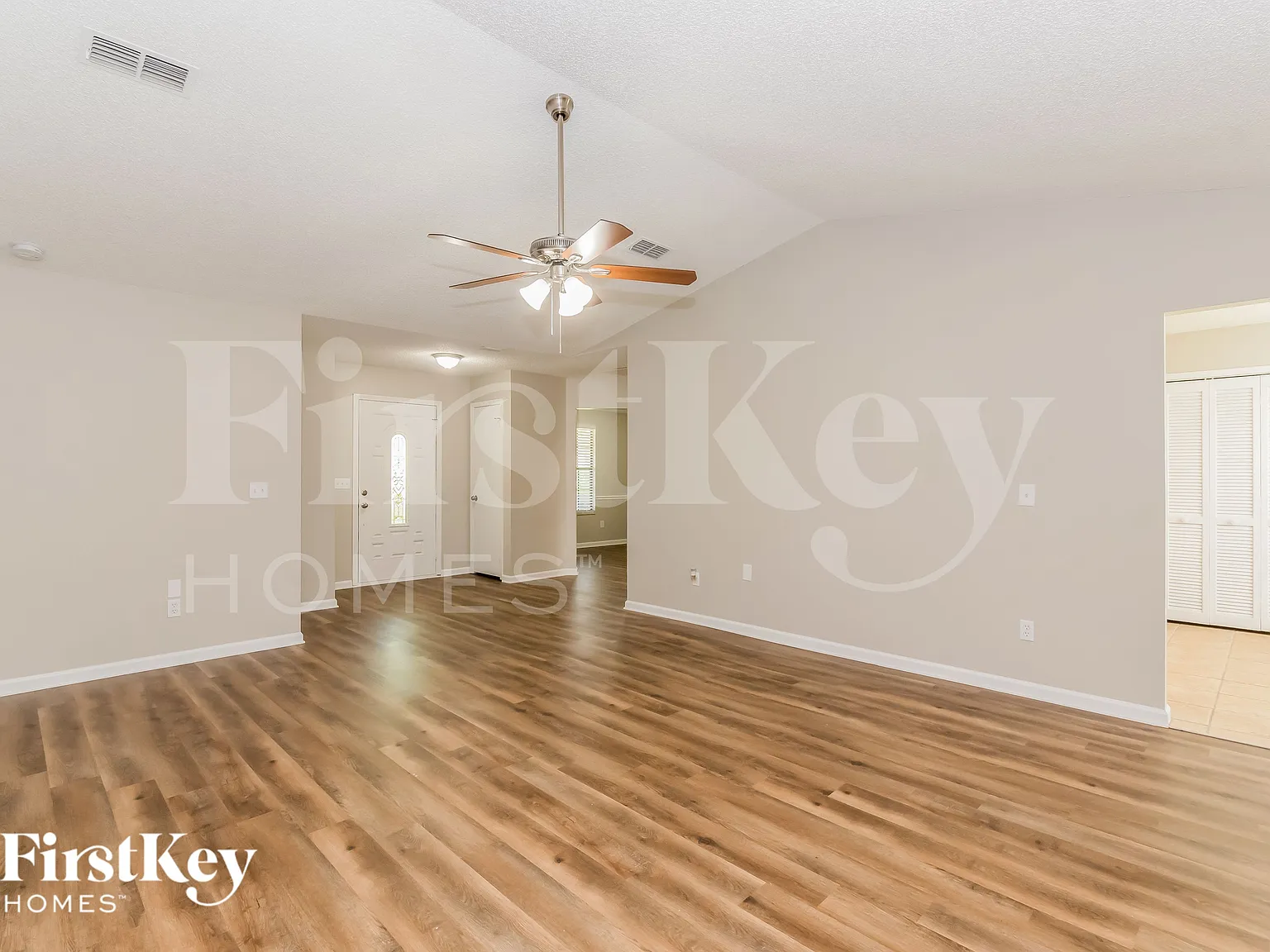 3 bed, 2.0 bath, 1669 sqft, $2,305 — Photo 4