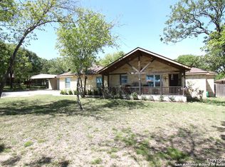 1040 County Road 319, La Vernia, TX 78121