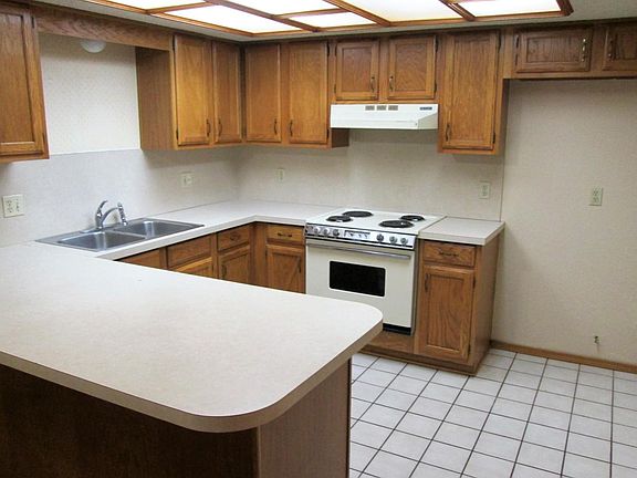 5th image of 14013 Fairhill Ave