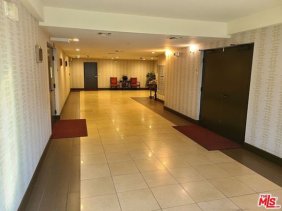 4th image of 848 S Irolo St #406